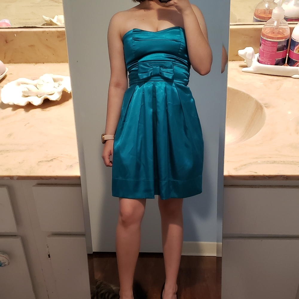 Short dress with bow